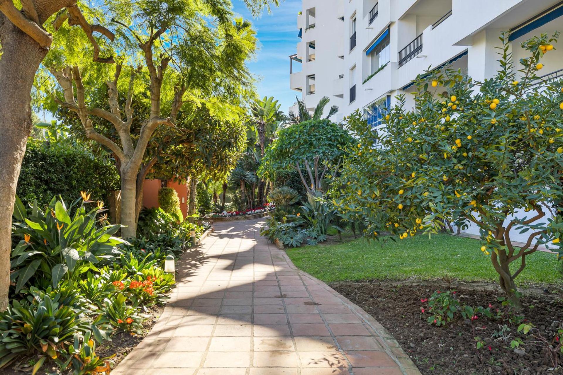 2 Bedroom Apartment in Medina Garden - Puerto Banús Marbella Buitenkant foto